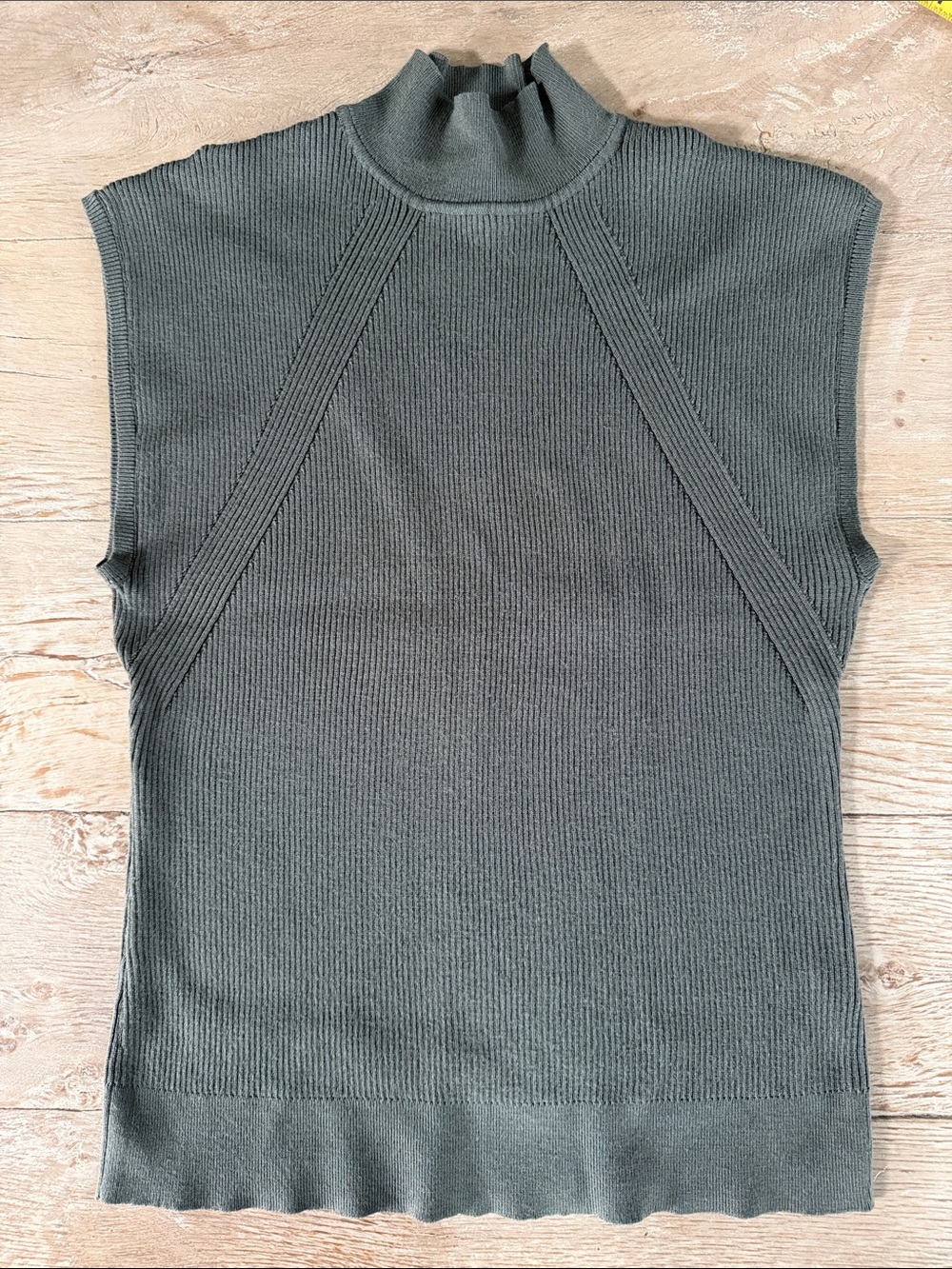 Cable & Gauge Sleeveless Ribbed Mock Neck Top in Olive sz Medium